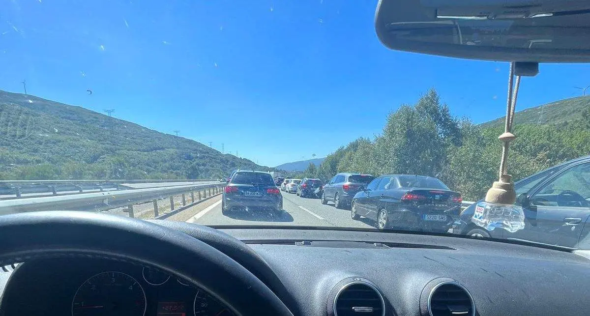 Retenciones en la A-52. Imagen cedida a Zamora News