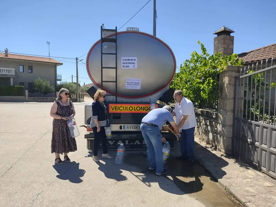 Camión cisterna en Fermoselle