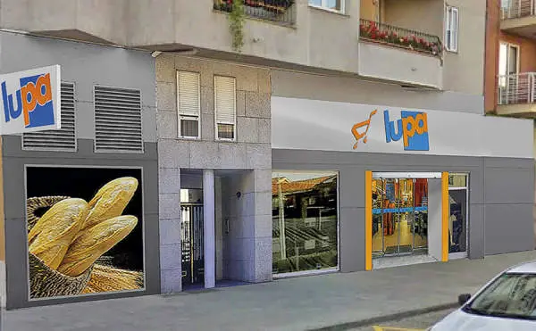 Exterior del supermercado Lupa en la calle Obispo Nieto