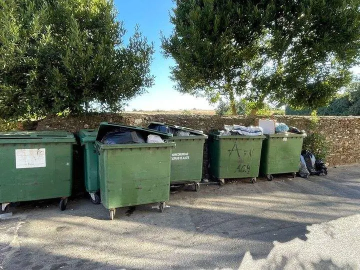 Contenedores de basura en el municipio de Rabanales