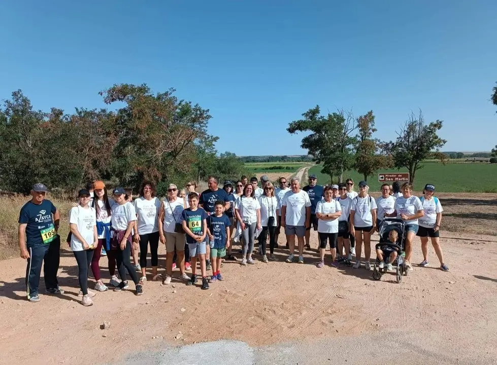 Un grupo de senderistas en la marcha organizada por Azayca y el Ayuntamiento de Villaralbo