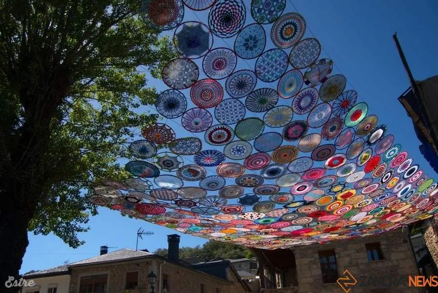 Porto y sus 300 aros de ganchillo