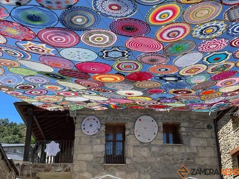 Porto y sus 300 aros de ganchillo_11