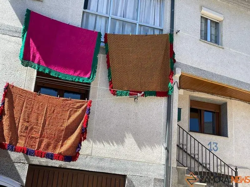 Porto y sus 300 aros de ganchillo_16