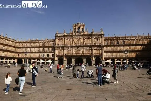 Turistas en Salamanca vía Salamancartvaldia.es