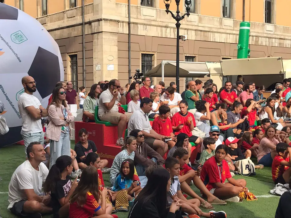 Fan Zone 2
