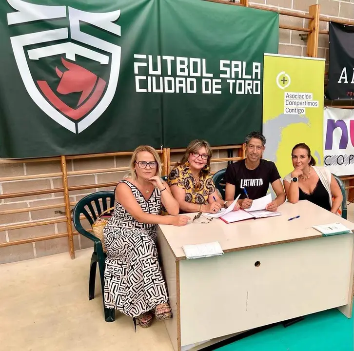 Firma fútbol y ONG de Toro