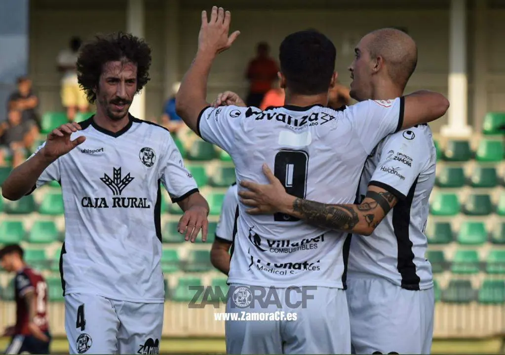 Celebración de uno de los goles de Kun ante la Segoviana. Imagen: Zamora Club de Fútbol