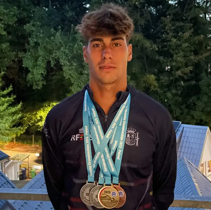 Marcos Antón con las medallas cosechadas en Polonia