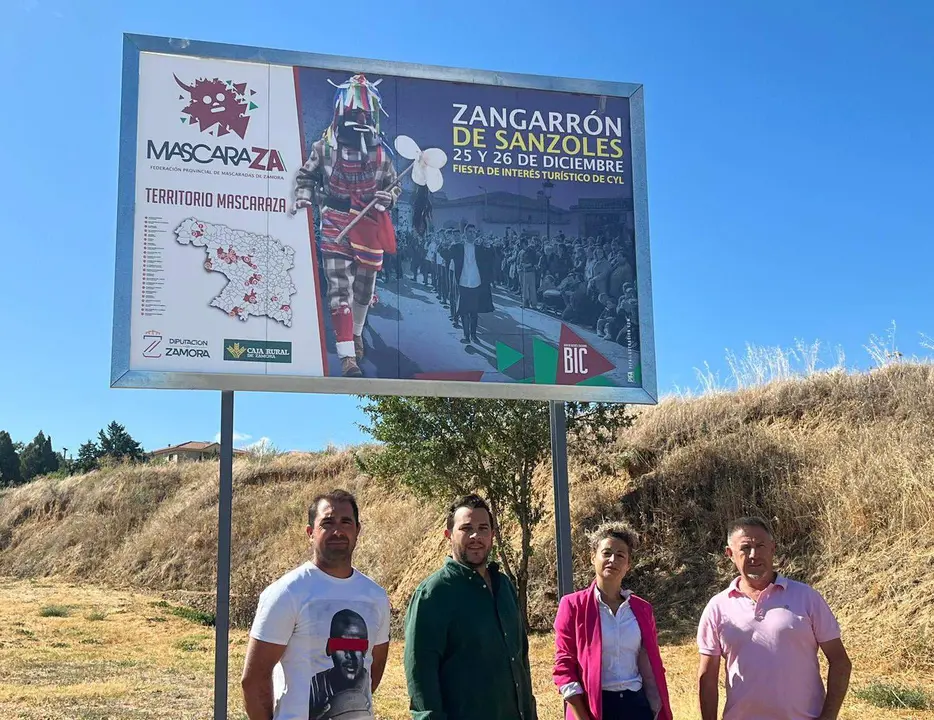 Primera valla de la ruta de las Mascaradas de la Provincia de Zamora