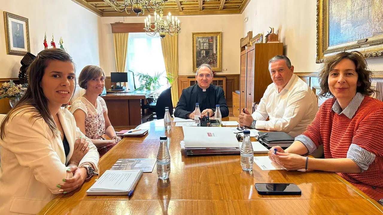 reunión Cáritas diputación