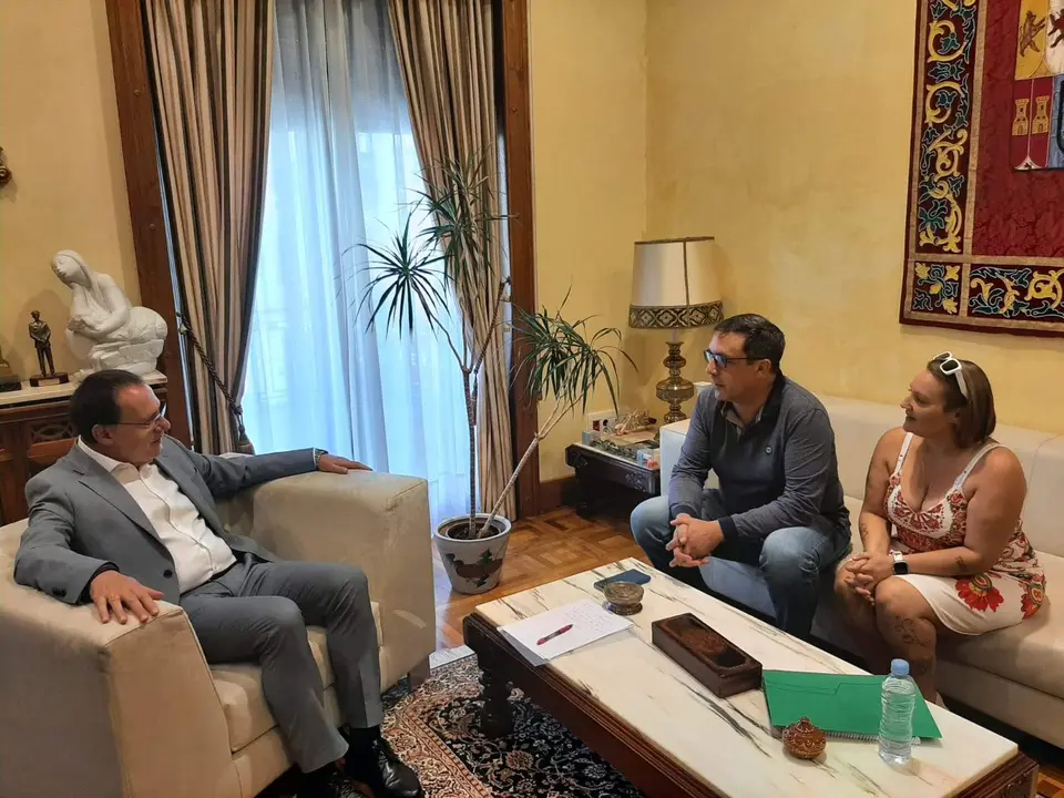 El subdelegado recibe al nuevo alcalde de Villafáfila