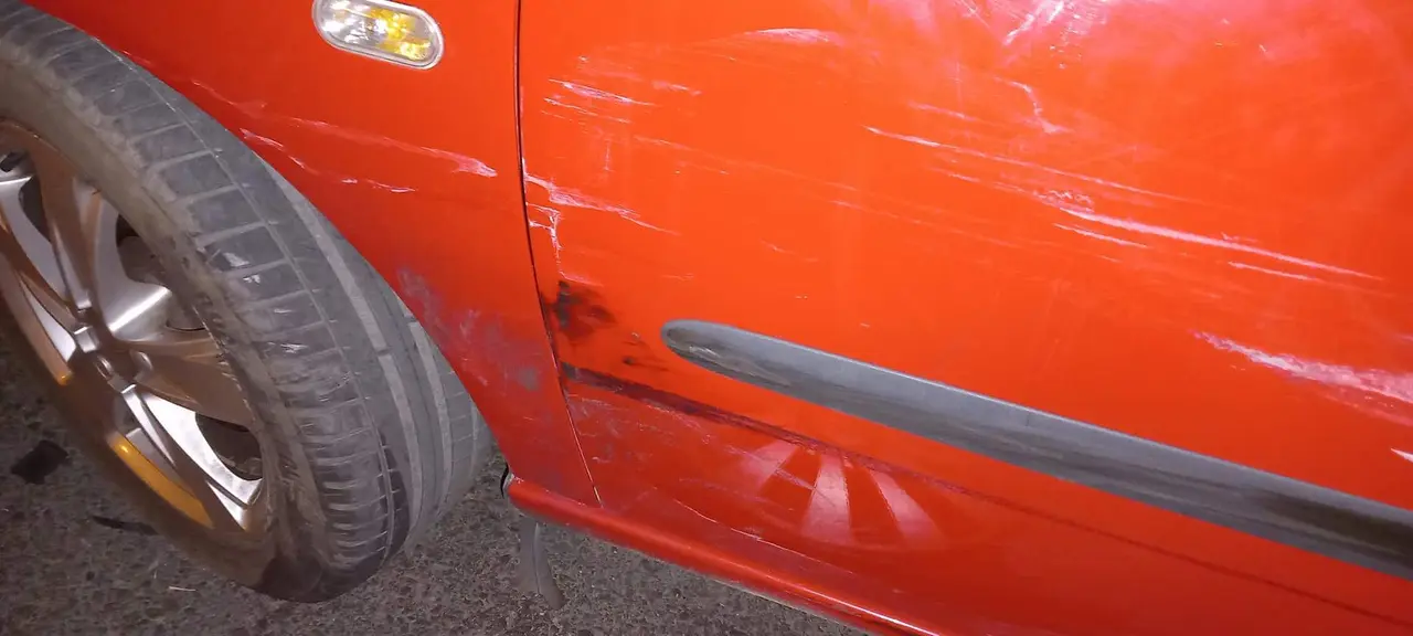 Coche en Puerta Nueva