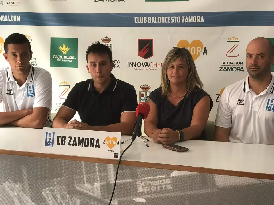 Saulo Hernández, Adrián, Eva y Rubén Pascual en rueda de prensa