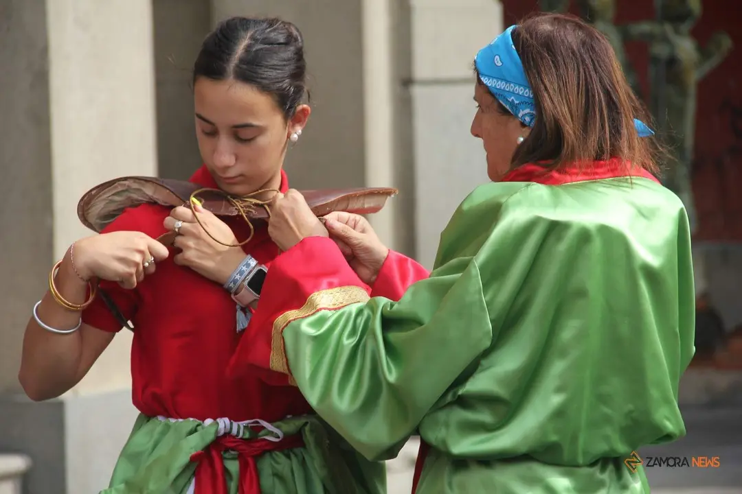Los Gigantes y Gigantillas de la Ciudad de Zamora pasean por el centro de la ciudad dentro del Festival de Folklore Zamora 2023_3
