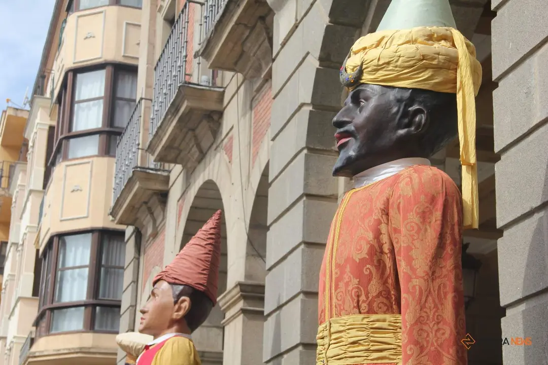 Los Gigantes y Gigantillas de la Ciudad de Zamora pasean por el centro de la ciudad dentro del Festival de Folklore Zamora 2023_2