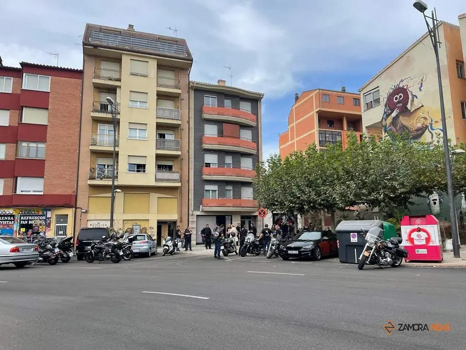Moteros concentrados a las puertas del numancia a la salida de la concentración La trampa