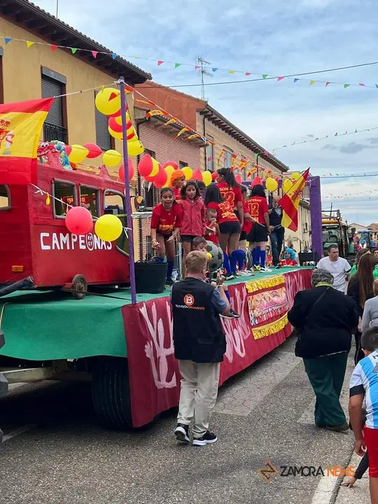 Desfile de carrozas de Santibáñez de Vidriales_10