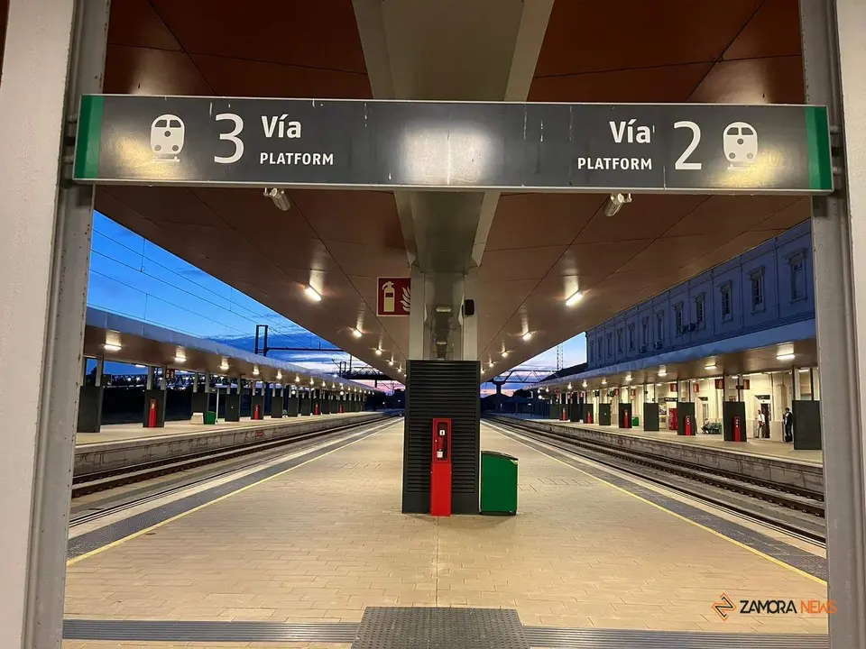 Tren Renfe en la estación de Zamora