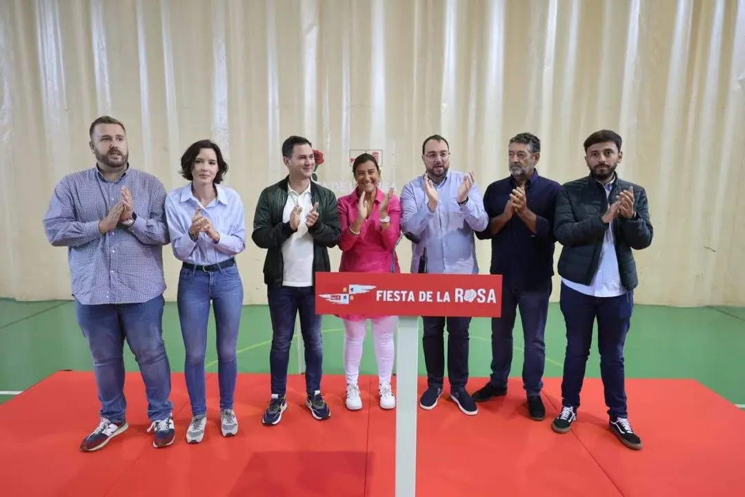 Ana Sánchez durante la IV Fiesta de la Rosa del PSOE de Sahagún (León) y que también contó con la presencia del presidente del Principado de Asturias, Adrián Barbón