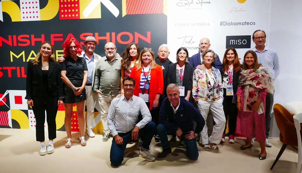 FOTO GRUPO WHOS NEXT PARIS SEPT 2023