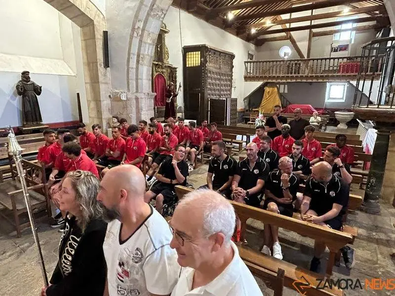Ofrenda Floral de los jugadores del Zamora CF a la concha