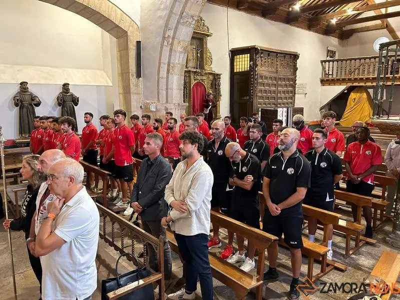 Ofrenda Floral de los jugadores del Zamora CF a la concha_5