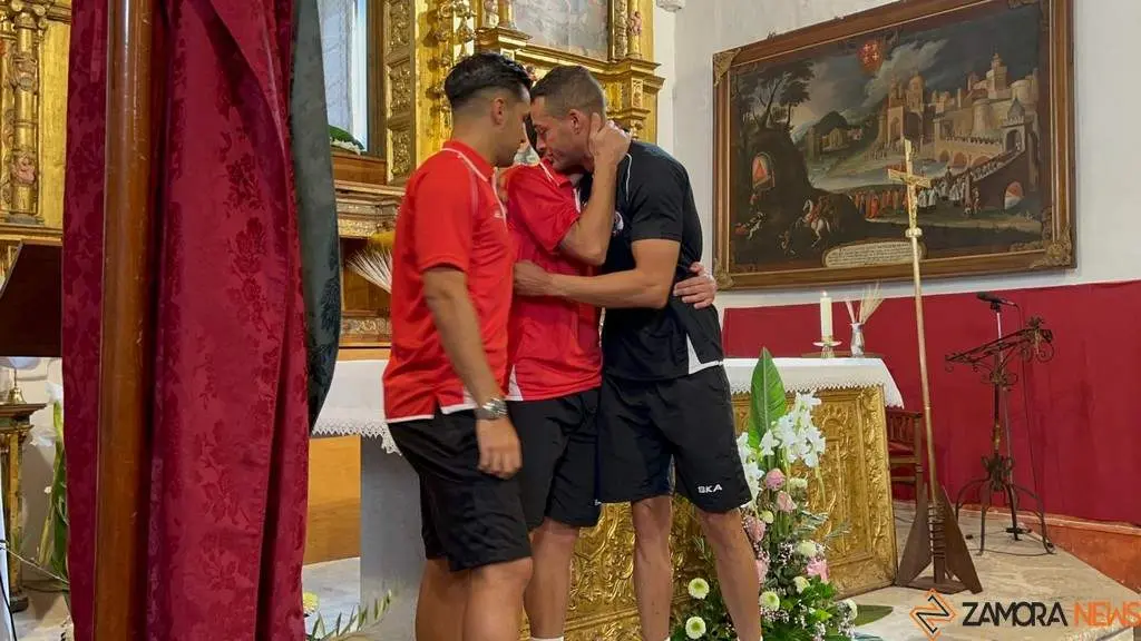 Ofrenda Floral de los jugadores del Zamora CF a la concha_7