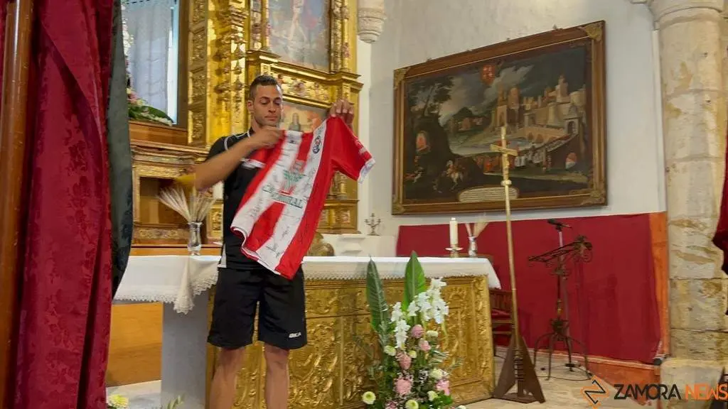 Ofrenda Floral de los jugadores del Zamora CF a la concha_9