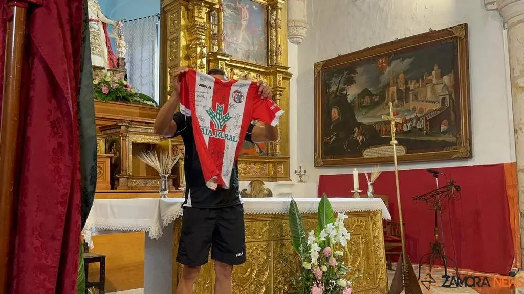 Ofrenda Floral de los jugadores del Zamora CF a la concha_10