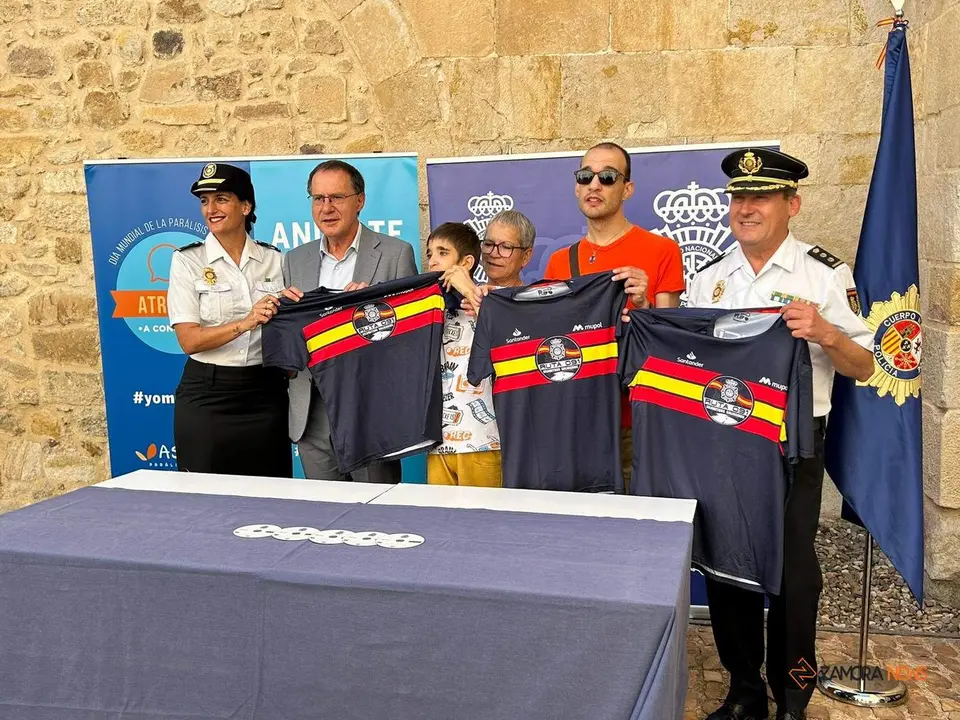 Acto de presentación de la Carrera Solidaria Ruta 091 organizada por la Comisaría Nacional de Policía de Zamora