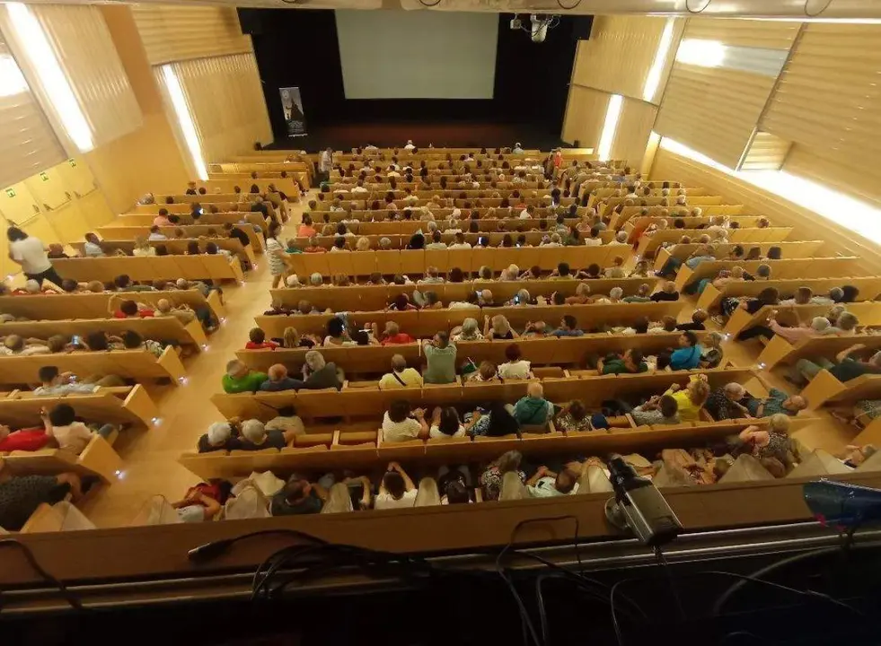 Presentación del documental "De la Concha a la Hiniesta, historia de una romería" en el Ramos Carrión