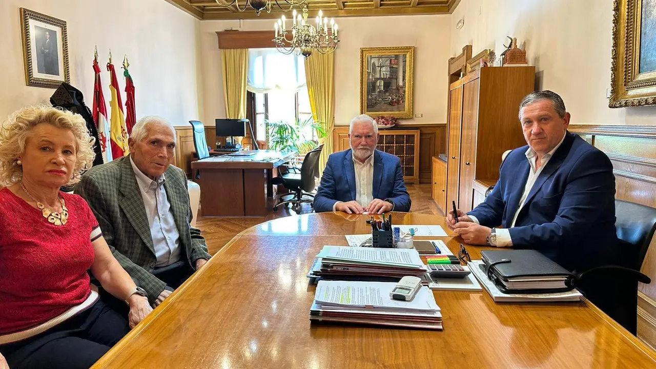 Reunión entre la Diputación y  LatemAluminium