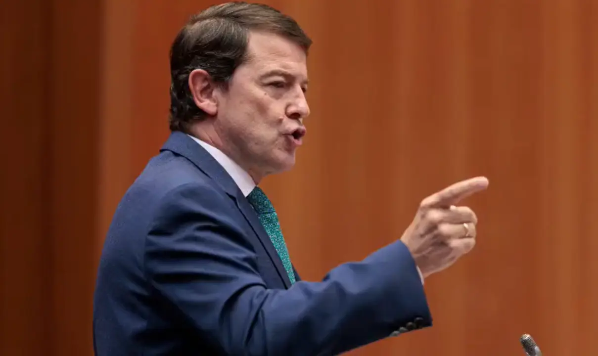 Alfonso Fernández Mañueco durante en el primer pleno ordinario del nuevo periodo de sesiones en las Cortes de CyL