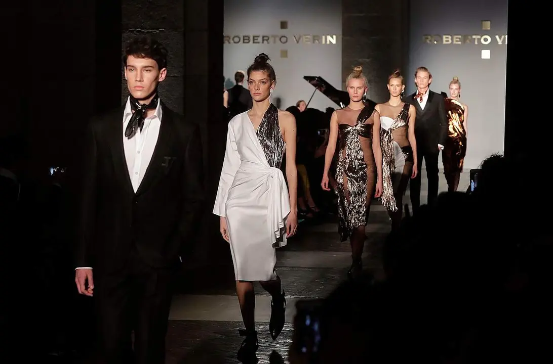 CIFUENTES ASISTE AL DESFILE DE ROBERTO VERINO EN LA REAL CASA DE CORREOS, CON MOTIVO DE LA MERCEDES-BENZ FASHION WEEK MADRID.La presidenta de la Comunidad de Madrid, Cristina Cifuentes, asiste al desfile de presentación de la colección otoño/invierno 2017-2018 de Roberto Verino, que acoge la Real Casa de Correos, en el marco de la Mercedes-Benz Fashion Week Madrid. ..Foto: D.Sinova / Comunidad de Madrid.