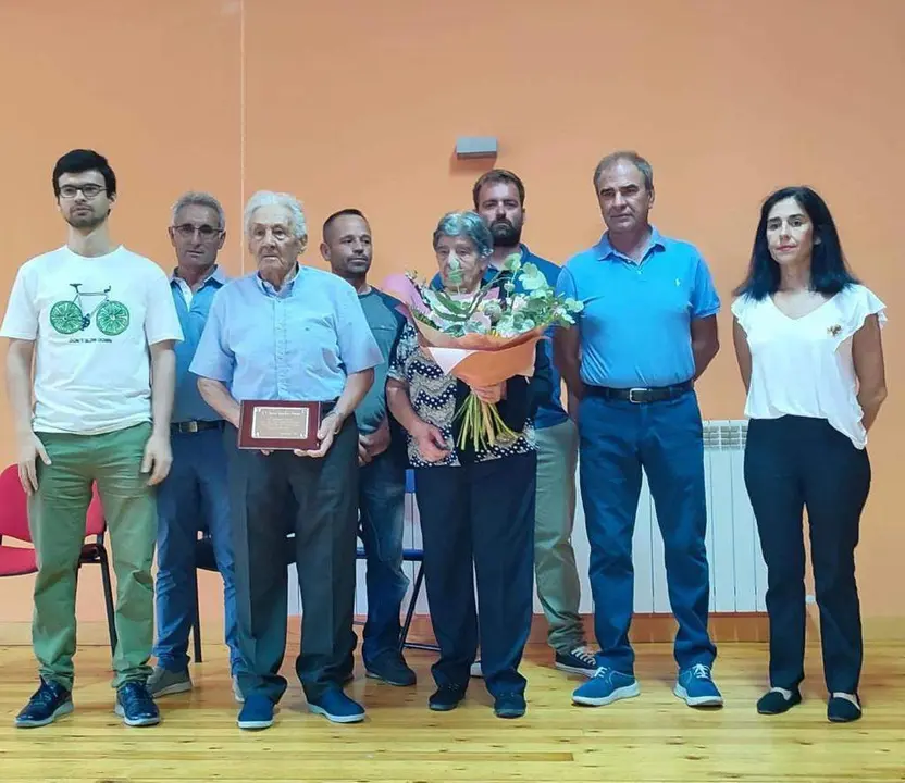 Reconocimiento al exalcalde de Carbellino, Benito Sánchez Piorno, durante la inauguración del nuevo comedor social. Fotografía: @carbellinodesayagozamora