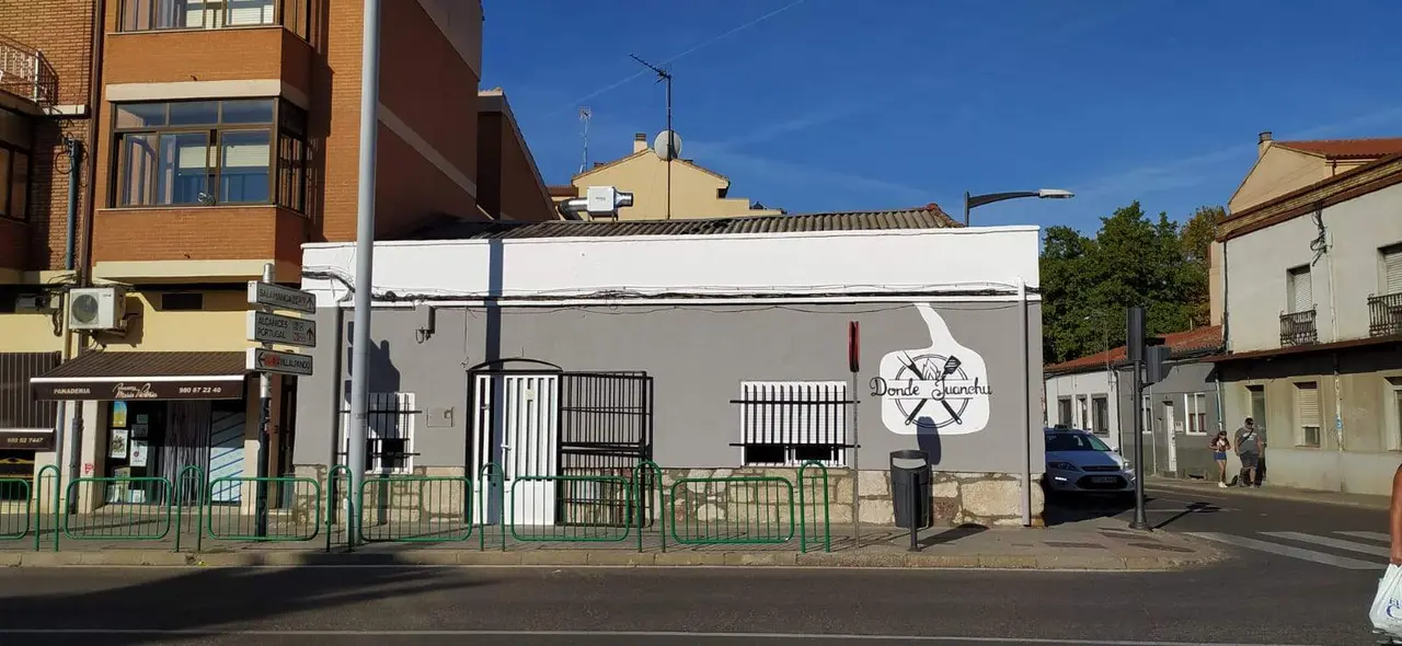 Apertura del bar "Donde Juanchu" en el espacio que ocupaba el antiguo "El Nieves"