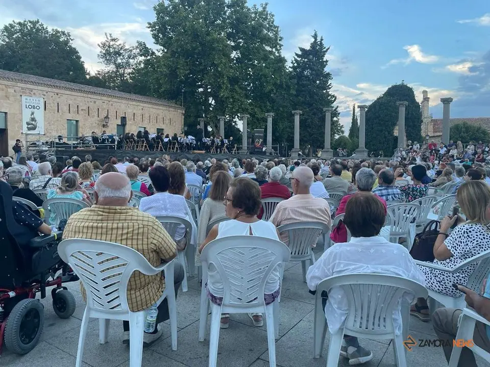 Banda de Música Maestro Nacor Blanco en las fiestas de septiembre. imagen de archivo