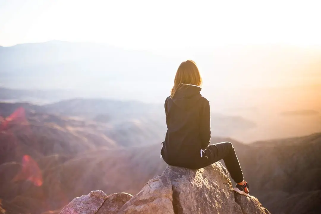Mujer en la montaña