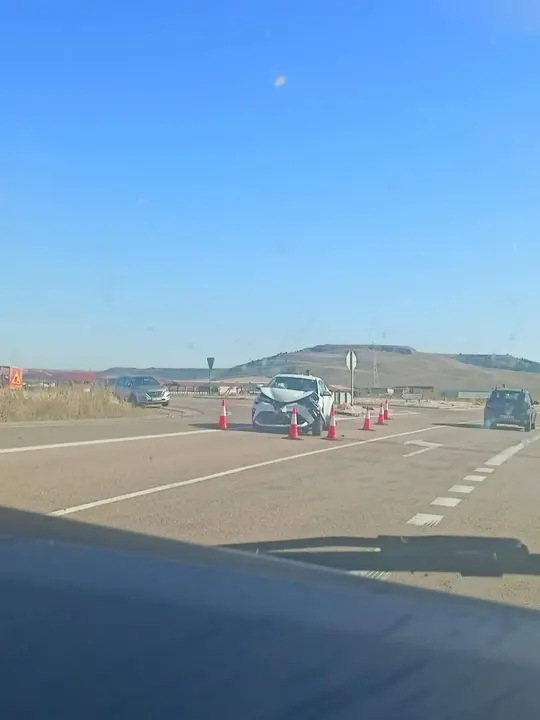 Colisión de dos turismos en el km 111 a la altura de Torres de Carrizal