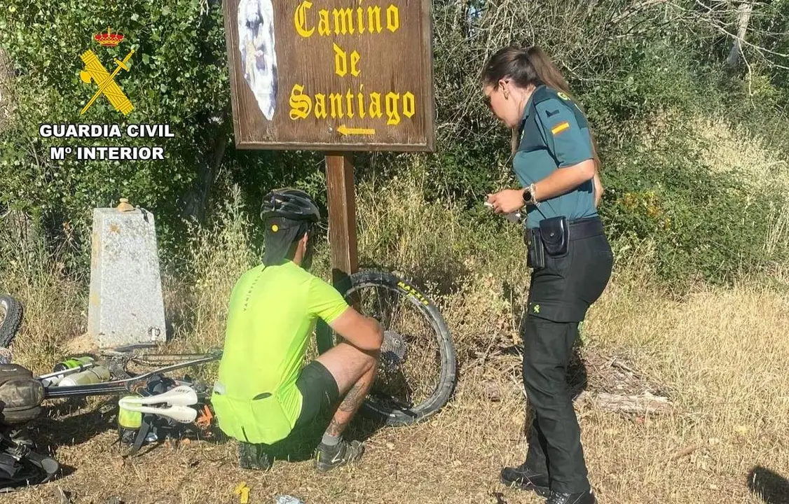 La Guardia Civil auxilia a un peregrino que realizaban el Camino de Santiago y sufrió un accidente en el Puente Quintos