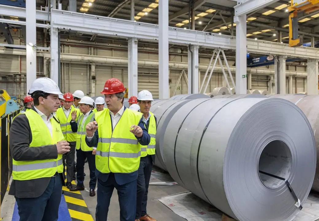 Mañueco Visita a la planta Coated Solutions León, del Grupo Network Steal