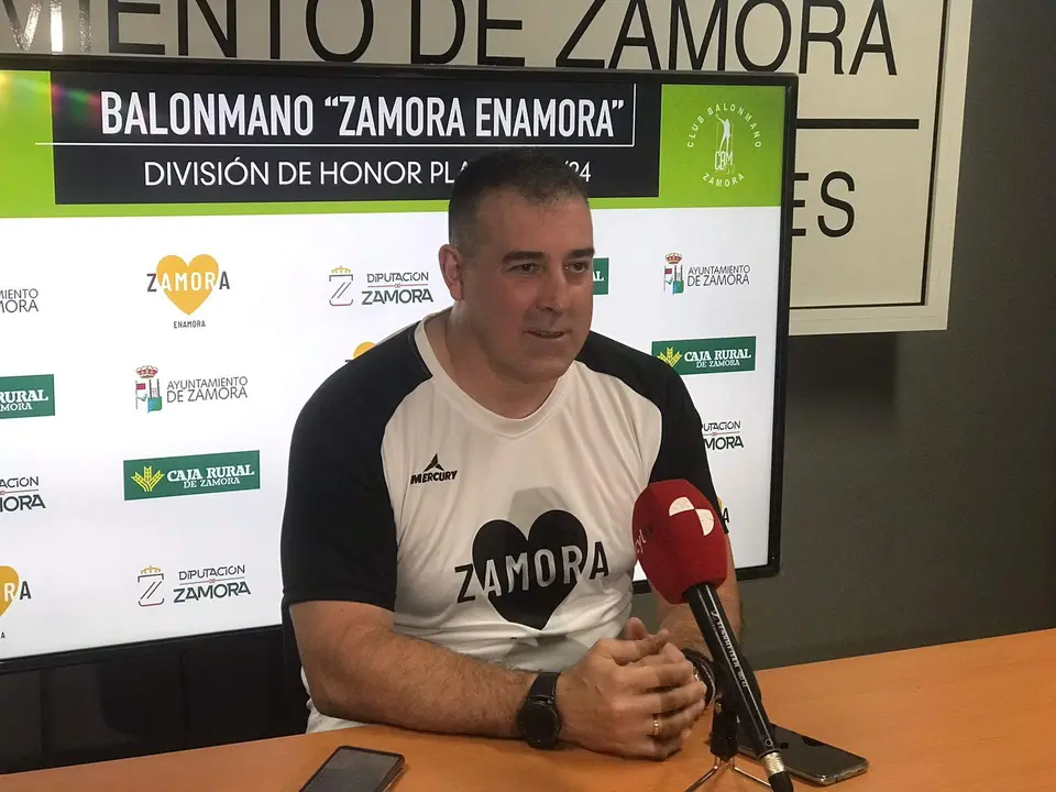 Fran González en rueda de prensa previa a Oviedo