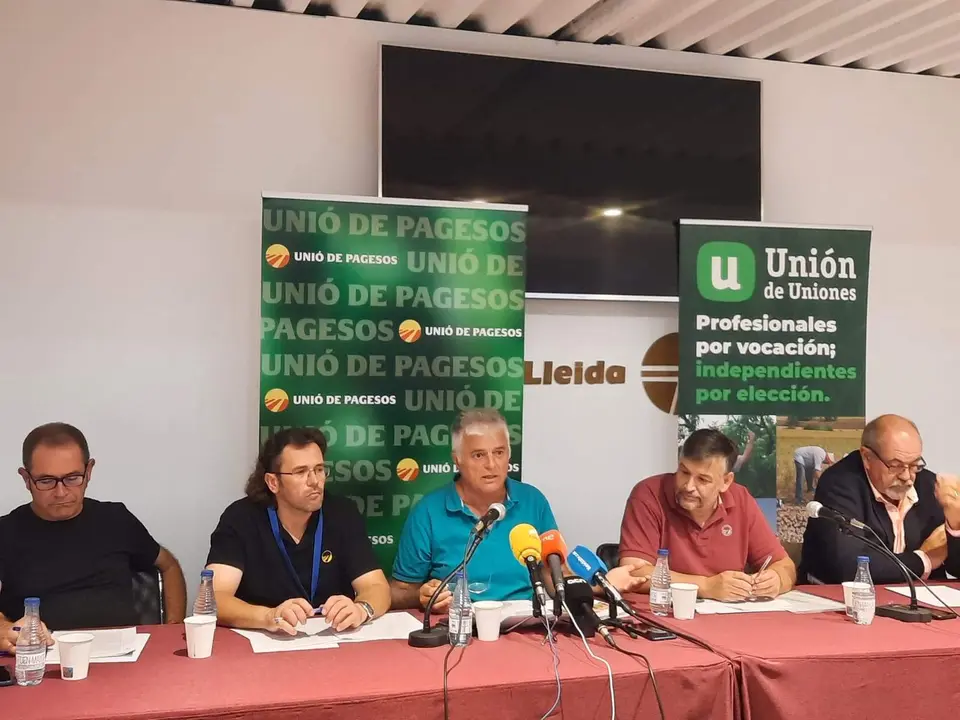 Foto rueda de prensa (2)
