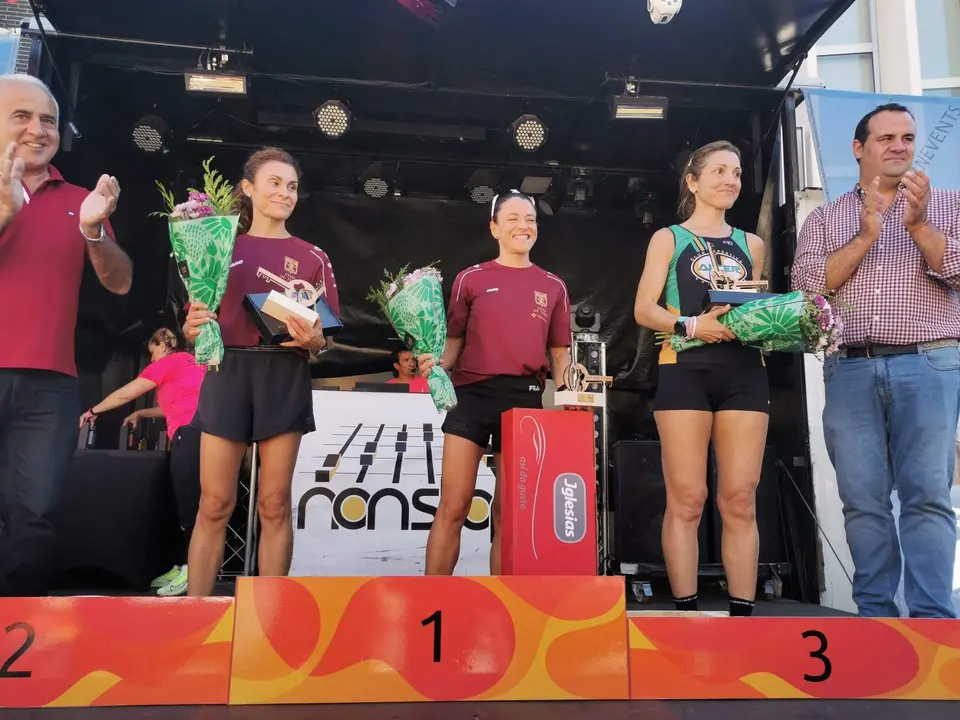 Podio femenino en los 10 km. de santa marta