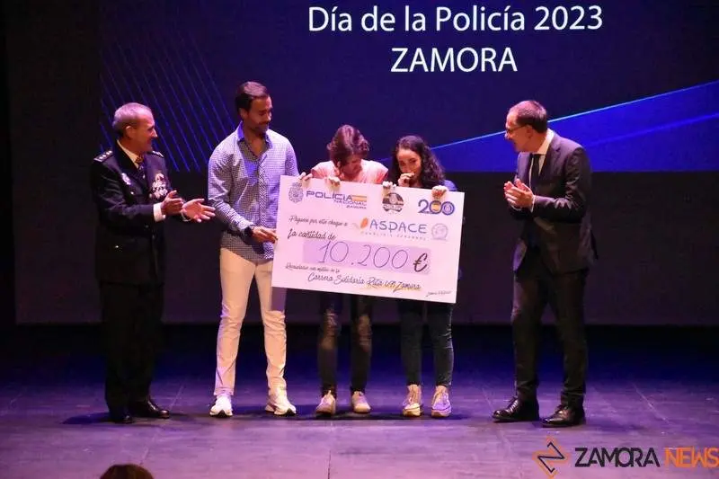 Entrega cheque a Aspace