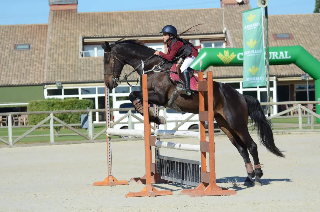 Ximena Gutiérrez en pleno salto