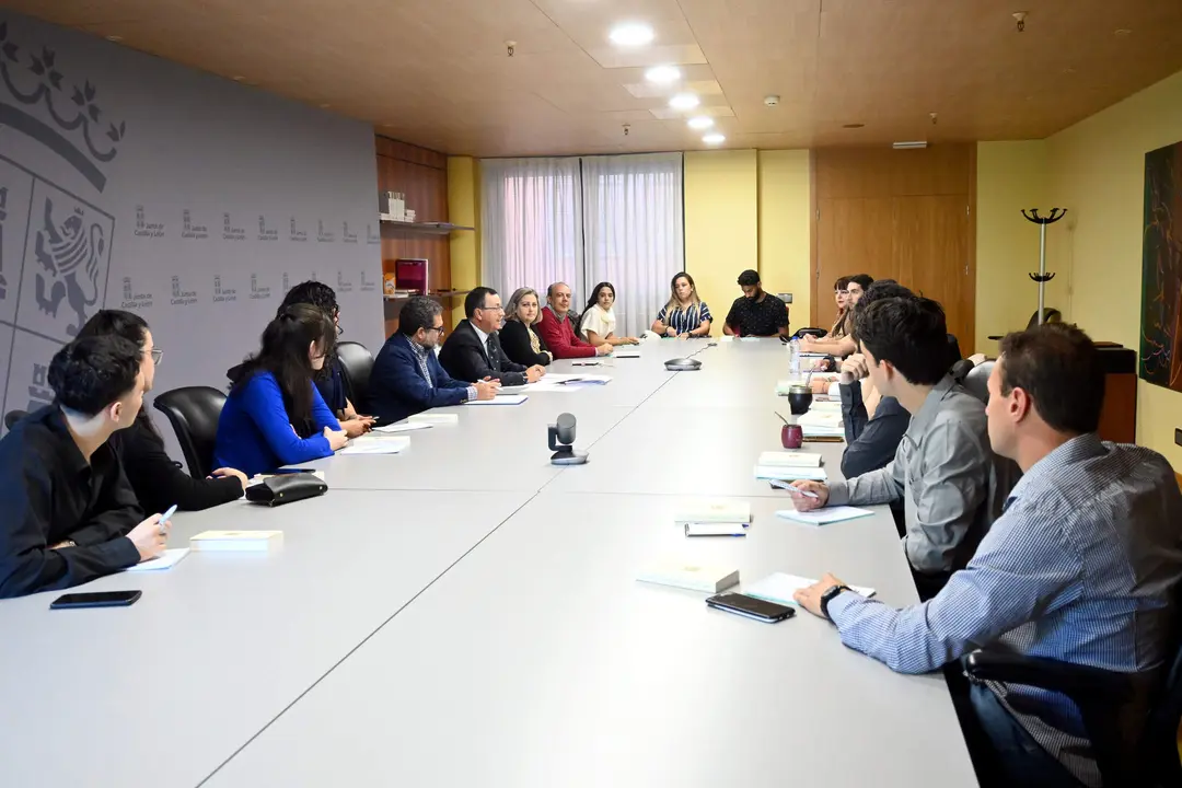 Jóvenes responsables de las Casas Regionales