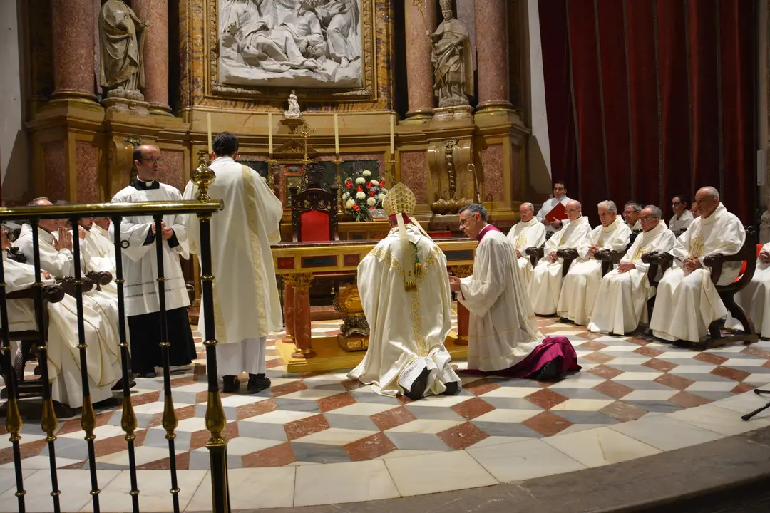 La diócesis inicia e curso con la celebración del rito de la dedicación del altar