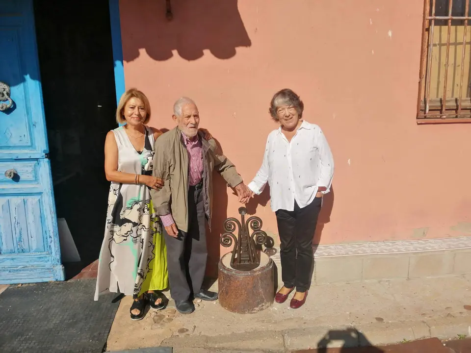 AZAYCA recoge la obra que Jose Luis Coomonte dona a la Asociación Zamorana de Ayuda Frente al Cáncer